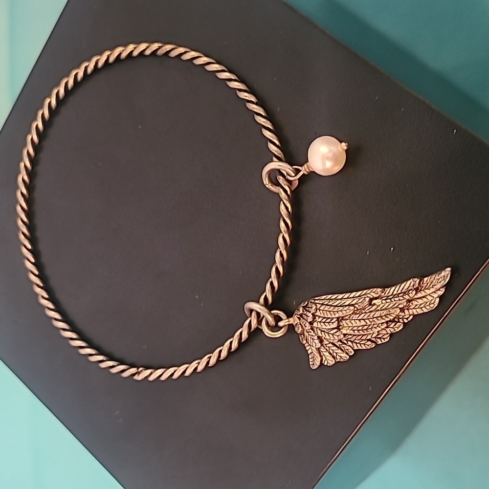 2 Bracelets - Picture 2 of 4